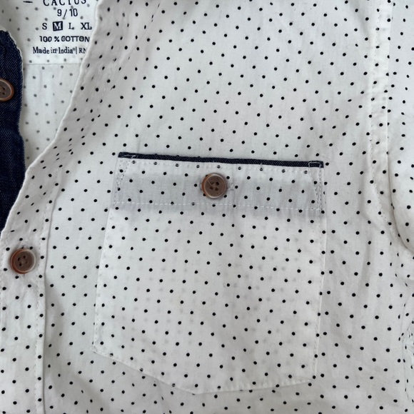 White 100% cotton with polka dots button down shirt with short sleeve. Size 9/10 - Picture 6 of 7
